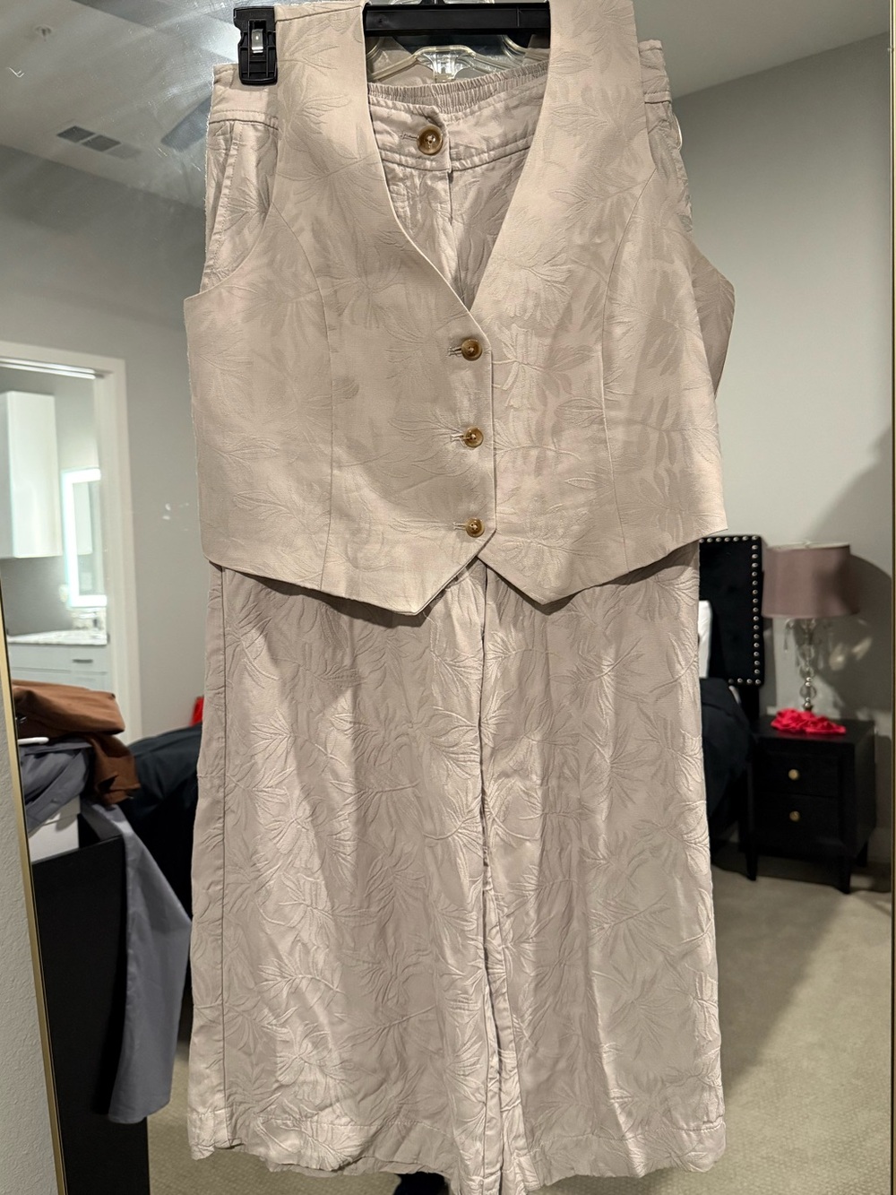 House of Harlow: Light Beige Floral Jacquard Vest and pants Set